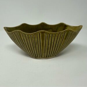 McCoy Pottery Planter Pot Vase Green Scalloped Edge Ridges MCP 627 Mid Century